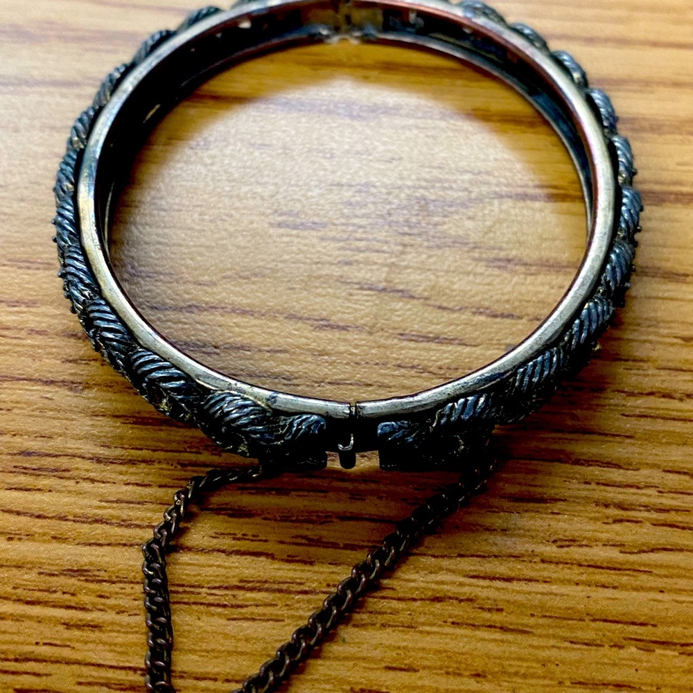 Vintage bracelet with safety chain